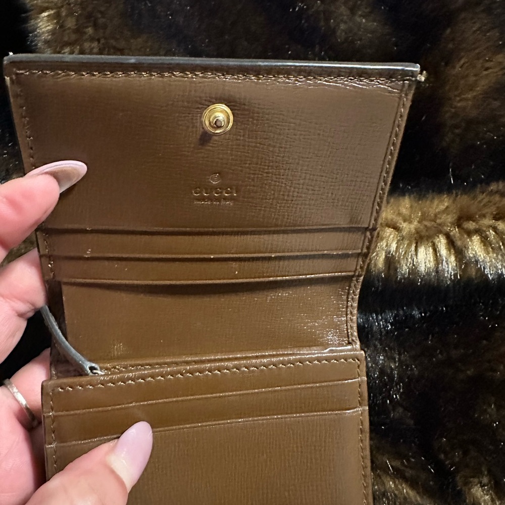 Gucci Heart Compact Wallet - Picture 3 of 8